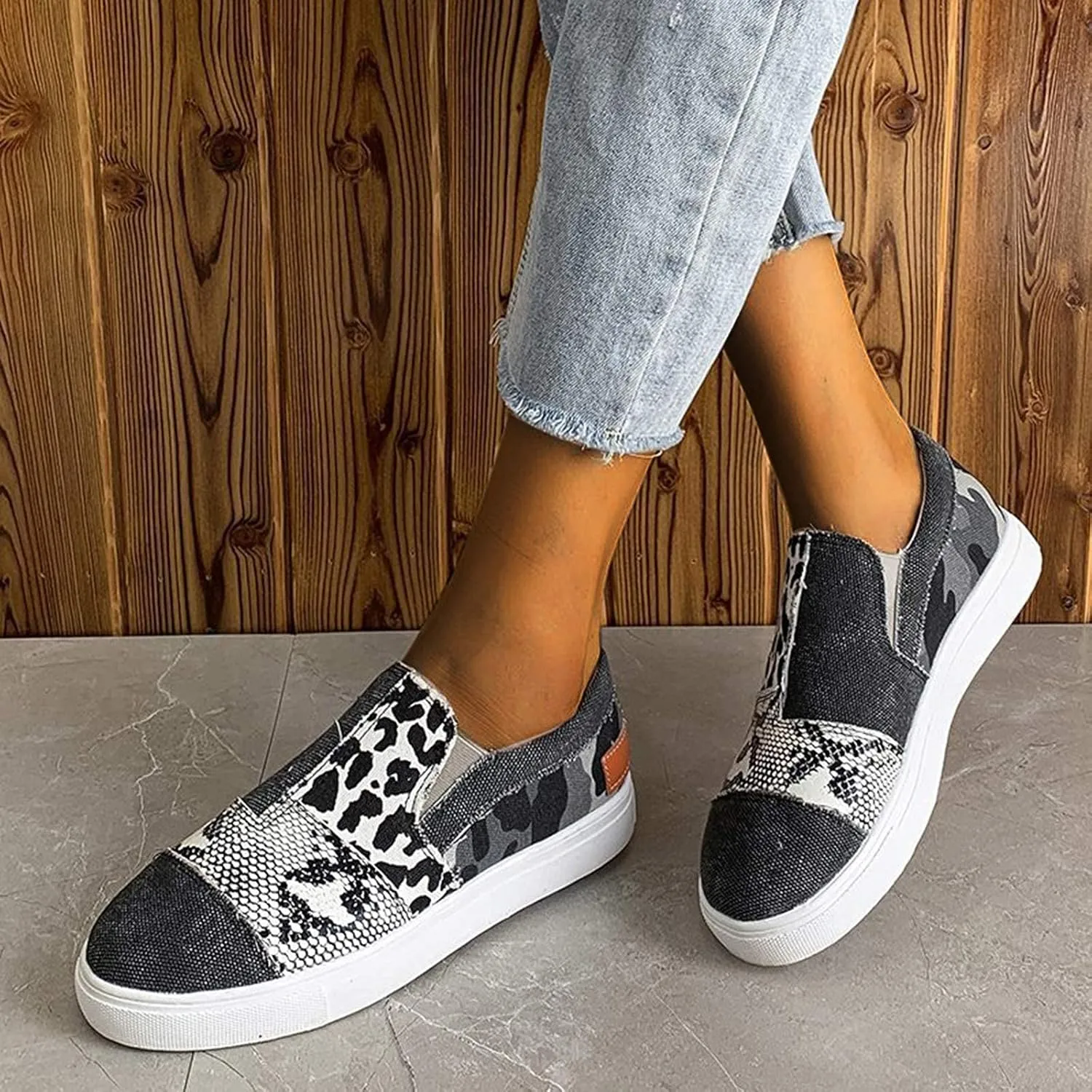 Canvas Shoes for Women Slip Ons Comfortable Low Top Sneakers Casual Lightweight Flats Classic Casual Walking Shoes Slip On Indoor Outdoor
