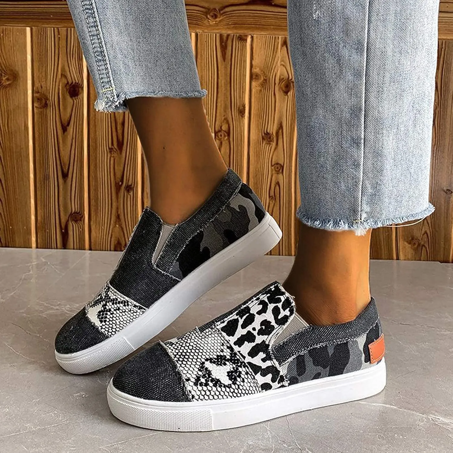 Canvas Shoes for Women Slip Ons Comfortable Low Top Sneakers Casual Lightweight Flats Classic Casual Walking Shoes Slip On Indoor Outdoor