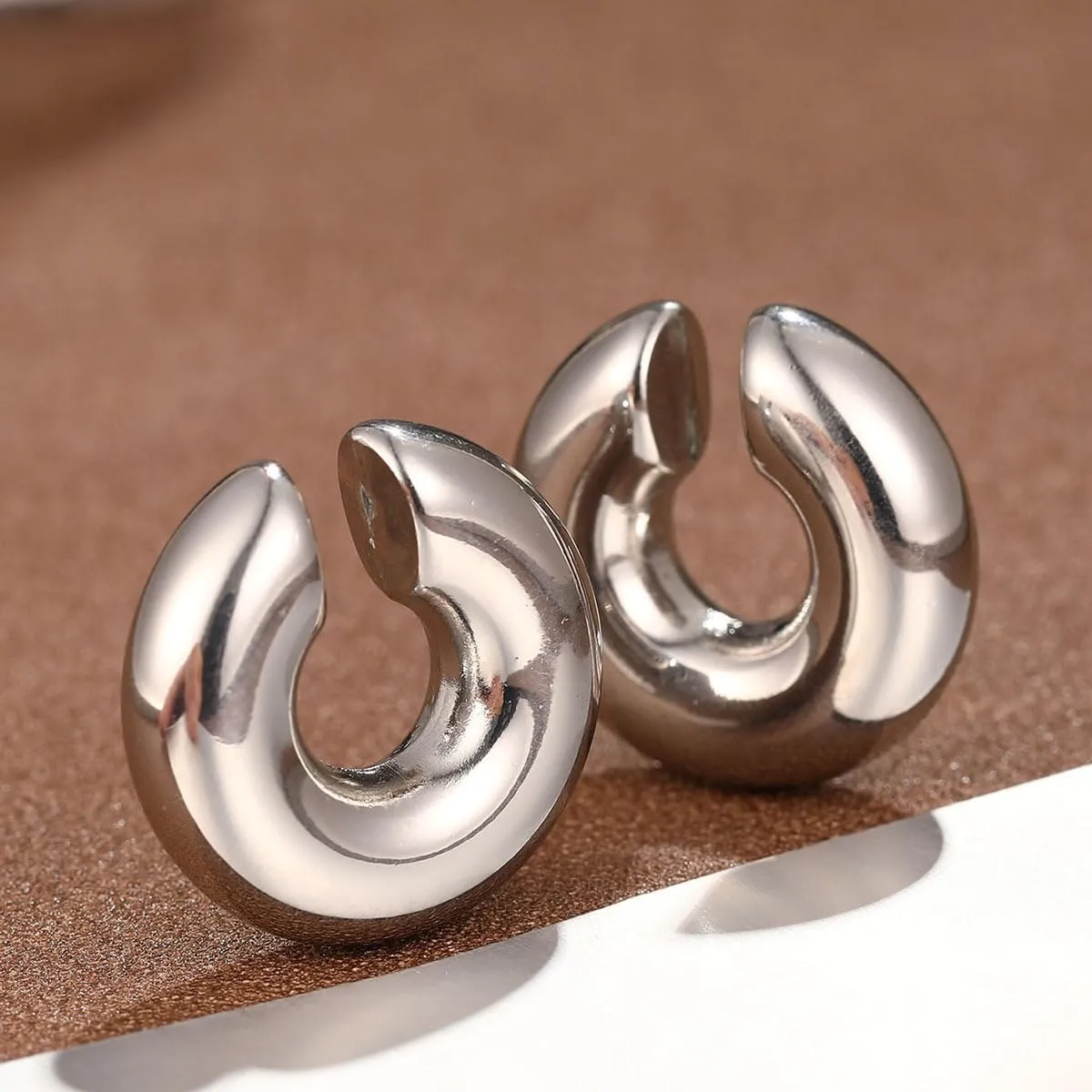 Chunky Gold Ear Cuffs Earrings for Women Non Piercing Gold Cuff Clip On Cartilage Hoop Earring Trendy Lightweight Thick Cuff Earrings for Women