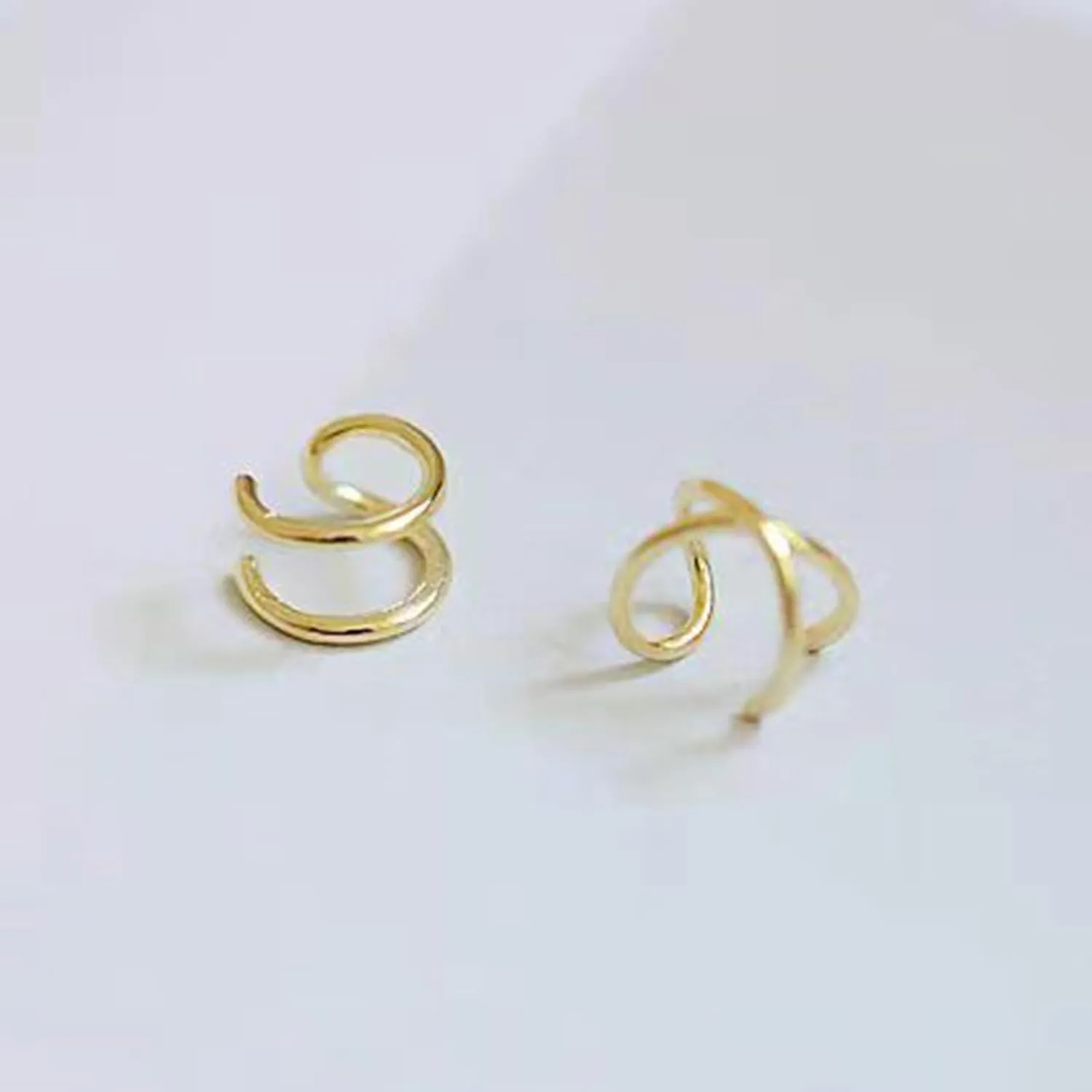 Ear Cuff Earrings for Women Trendy Gold Ear Cuffs non Piercing Clip on Cartilage Earrings Chunky Gold Ear Cuff Earrings Fake Earring Cuffs non Pierced Jewelry Gift
