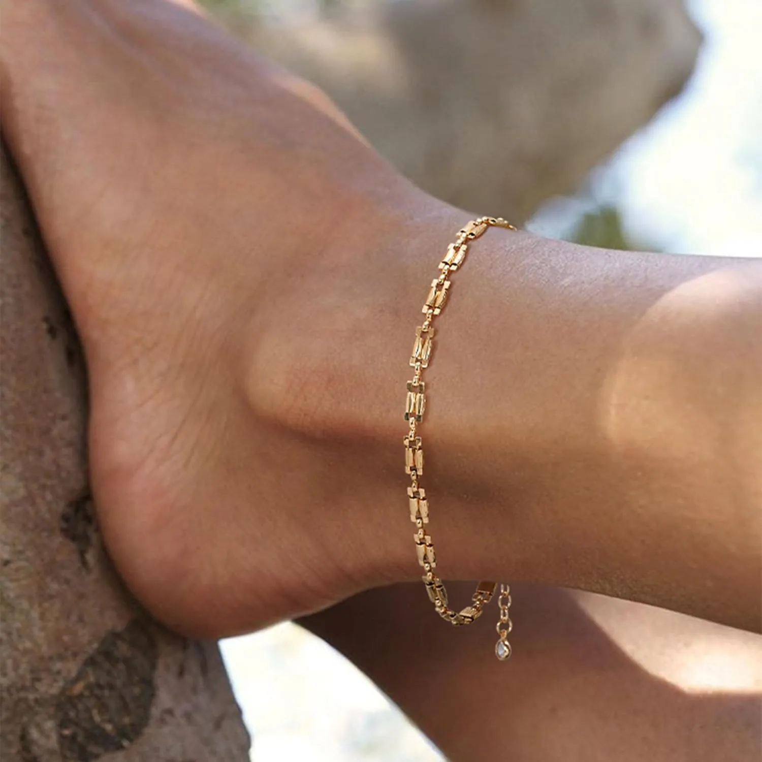 LOYATA Anklet Bracelet 14K Gold Plated Dainty Anklet Chain Waterproof Gold Chain Anklet for Women Cuban Beach Anklet Jewelry Gifts for Women