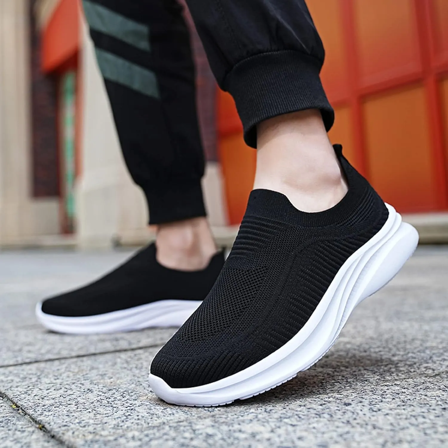 Men Sports Shoes Fashionable and Simple Solid Color New Pattern Summer Mesh Breathable Slip On Mens Sneaker Shoes
